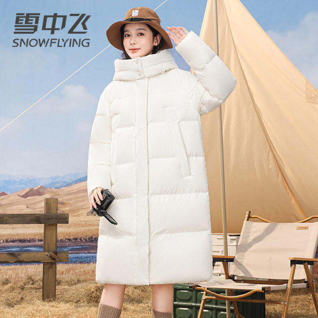 13138903.雪中飞女式长款连帽羽绒服冬季阔版宽松时尚保暖鸭绒外套