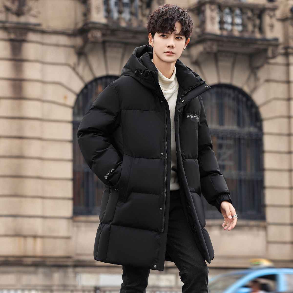 13138957.雪中飞 男式中长款立领连帽羽绒服时尚印花保暖羽绒外套