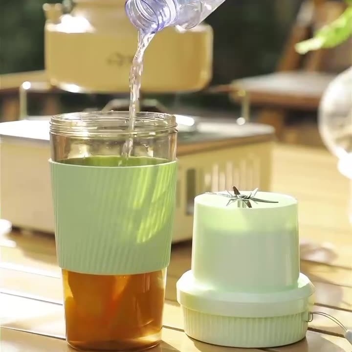 12723969.榨汁杯家用充电款迷你榨汁机户外便携式小型榨汁杯