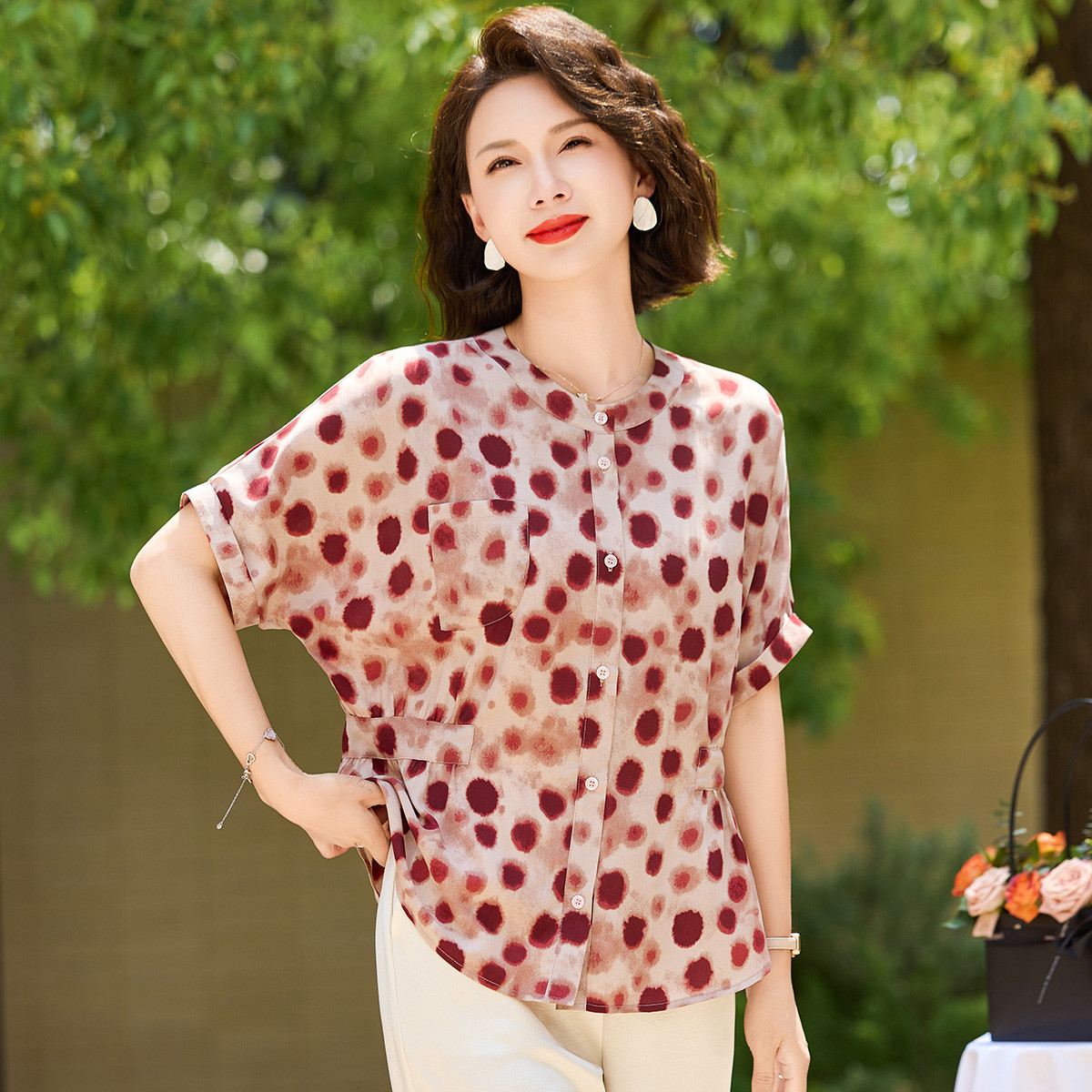12316193.中老年妈妈夏季薄款衬衫中年女式短袖圆领夏装