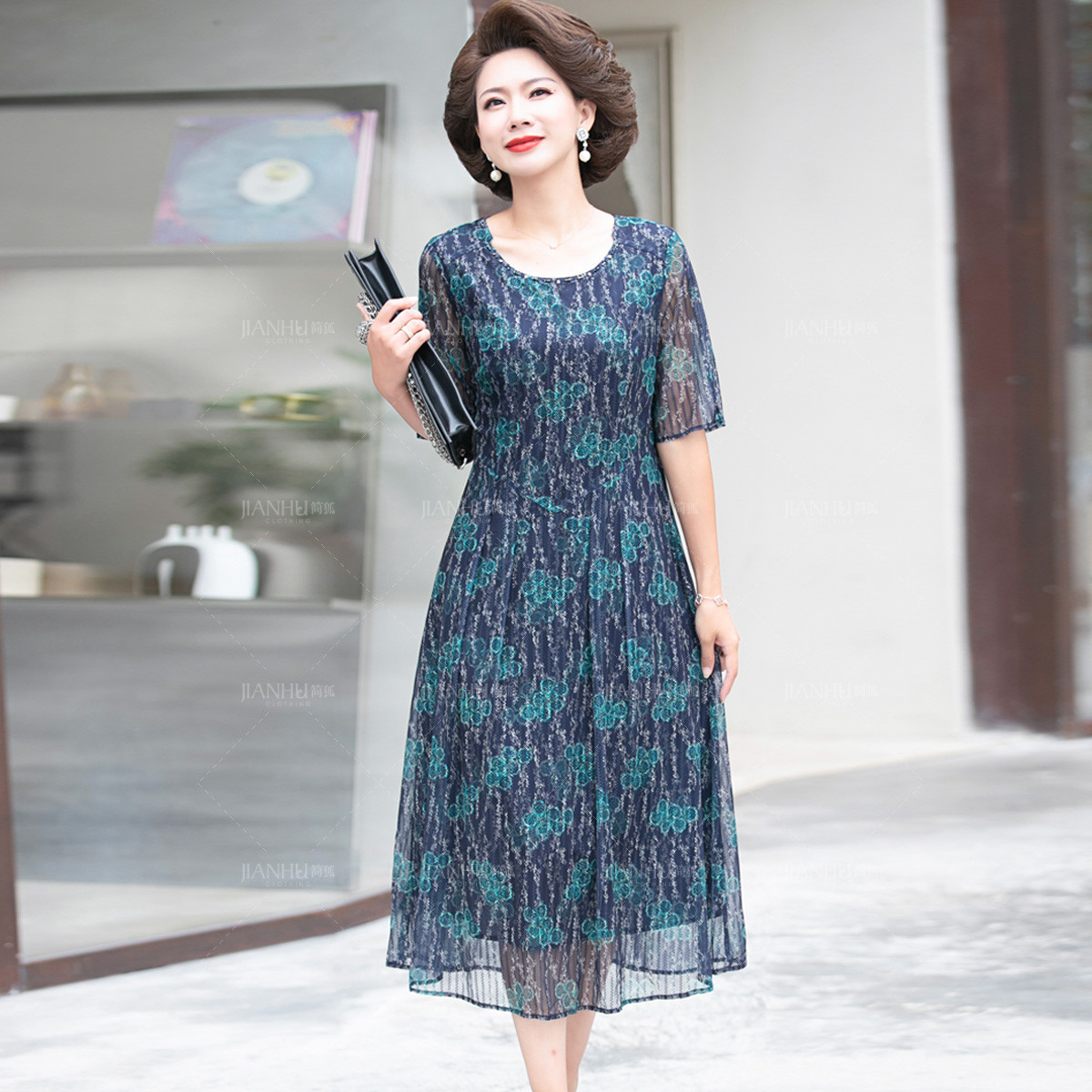 13727331.中老年妈妈夏季薄款气质连衣裙中长款中年女夏装洋气短袖雪纺裙子