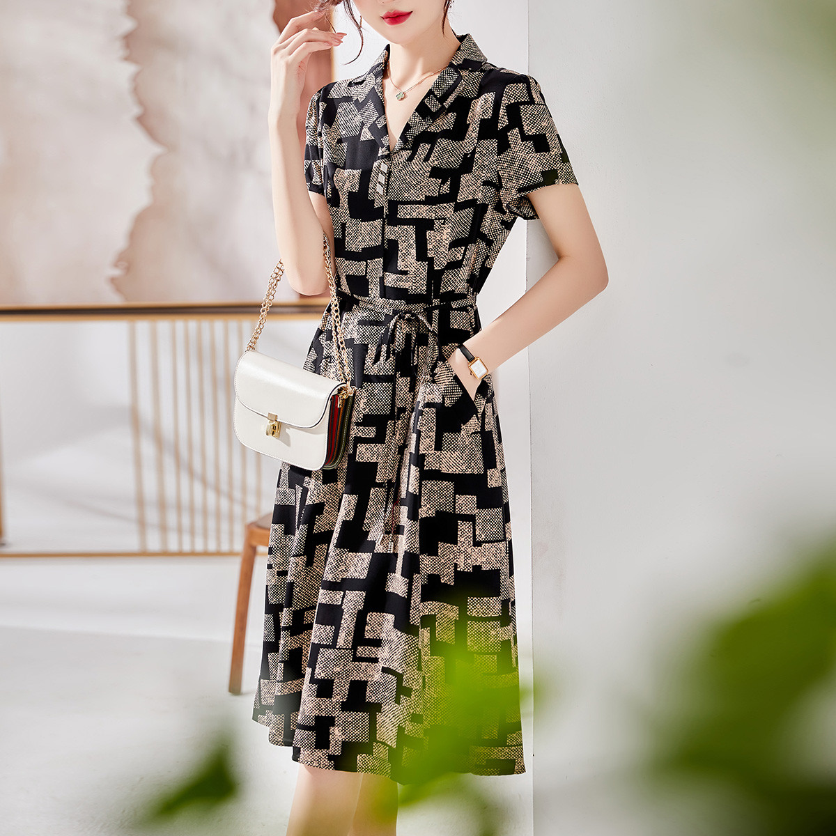 12194753.妈妈连衣裙中长款裙子中老年气质显瘦洋气短袖长裙女