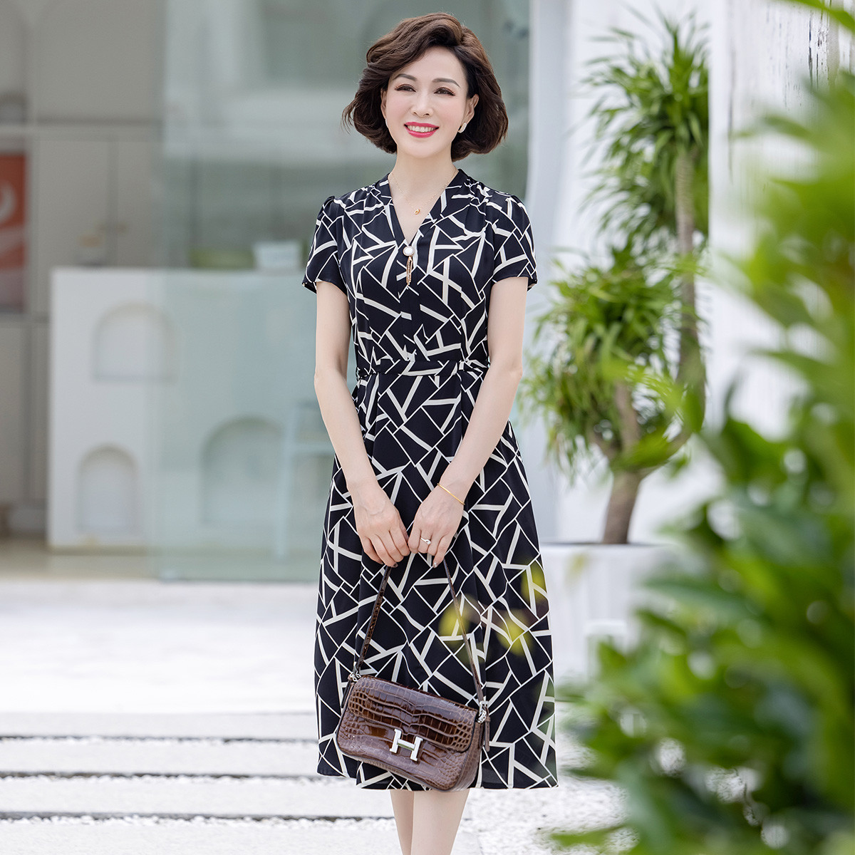 12383713.中老年妈妈装连衣裙夏装时尚中长款洋气印花裙子