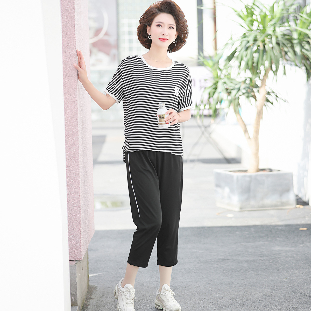 12387470.中老年女装夏季条纹T恤妈妈夏装时尚薄款短袖上衣40岁50