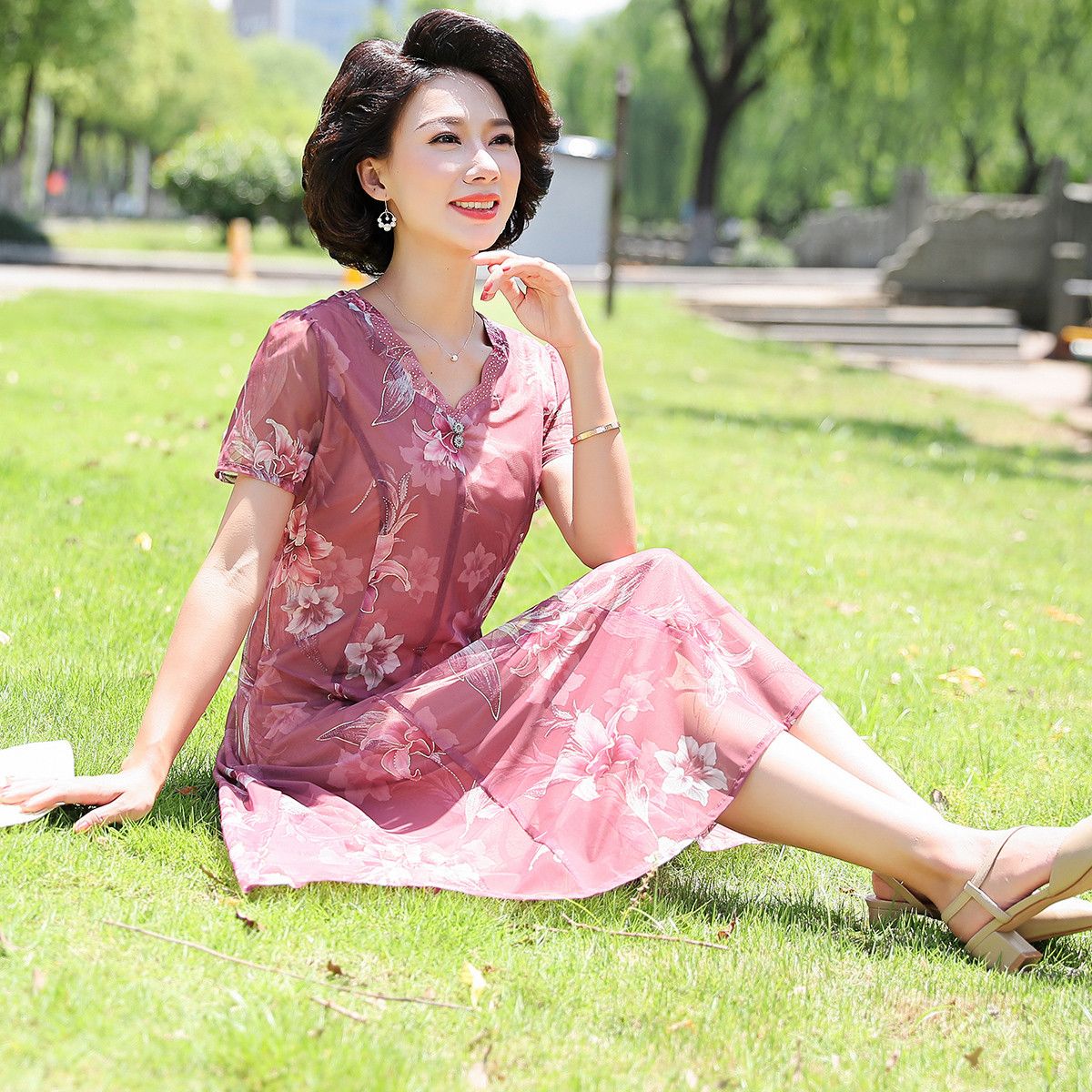 12386549.妈妈夏装雪纺裙子中长款中年女士中老年阔太太气质连衣裙