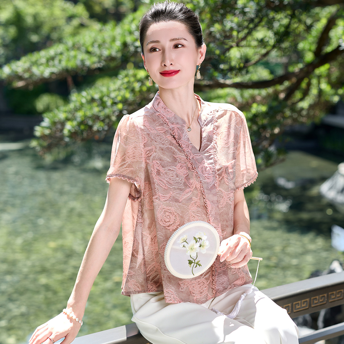 12399129.夏季薄款妈妈装T恤时尚短袖V领上衣气质减龄中老年女夏装小衫