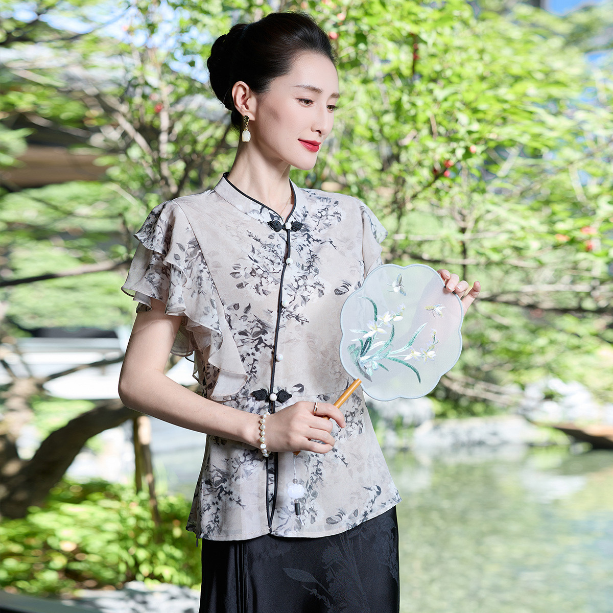 12409308.新款洋气中老年女装T恤中年妈妈国风夏装新中式上衣