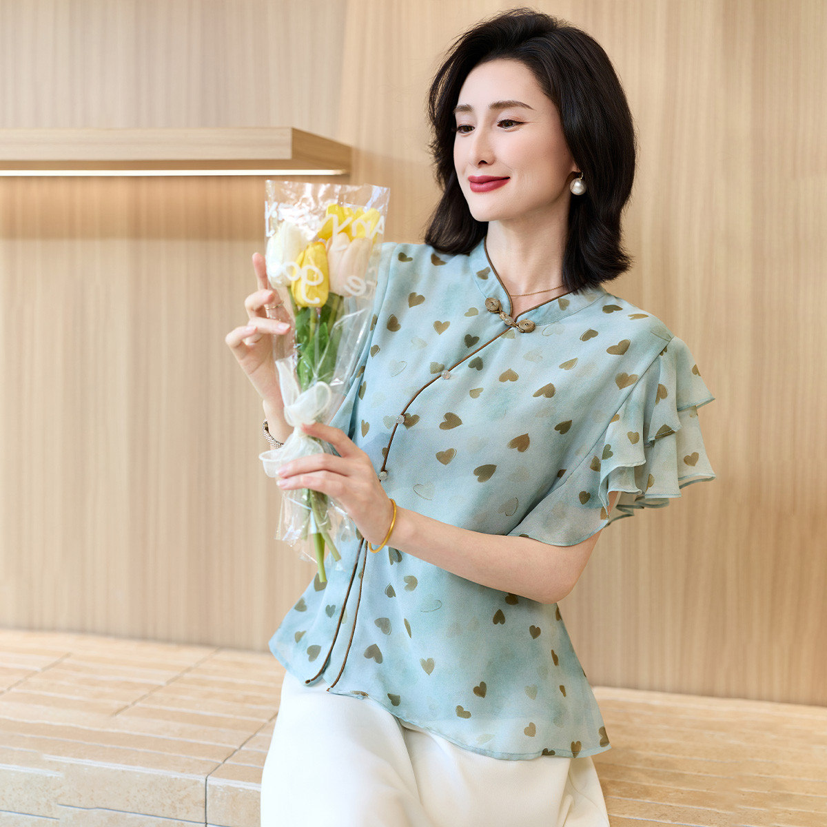 12409296.新款夏季妈妈装薄款时尚上衣气质衬衣女装洋气减龄T恤