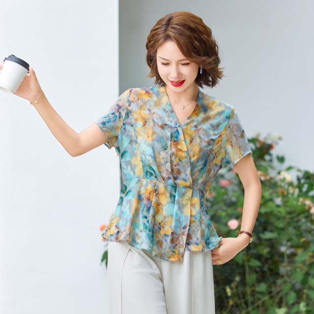 12452659.新中年妈妈夏季中老年女装减龄上衣服洋气上衣