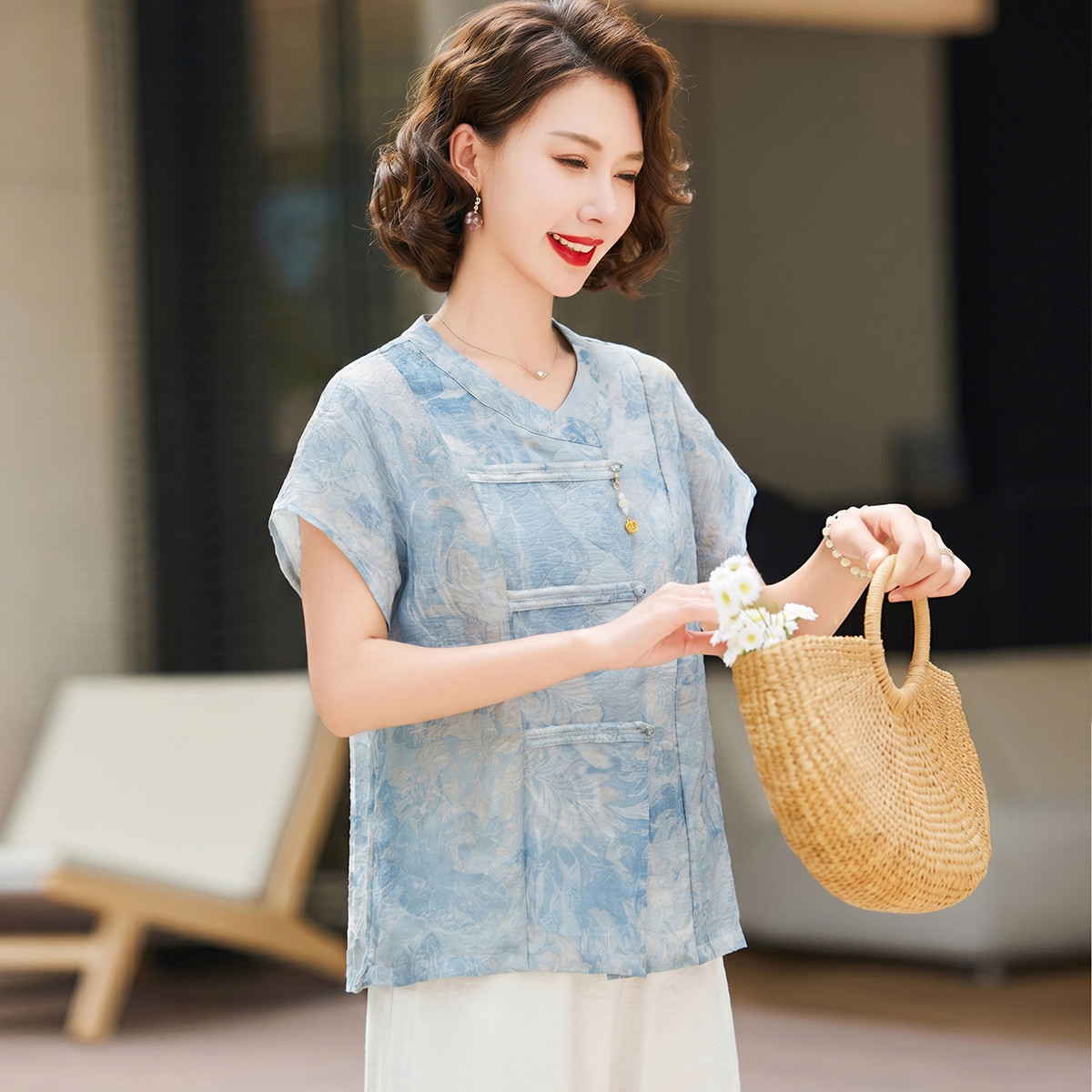13519260.年轻夏装妈妈装衣服气质时尚新款洋气中老年女装新中式洋气小衫