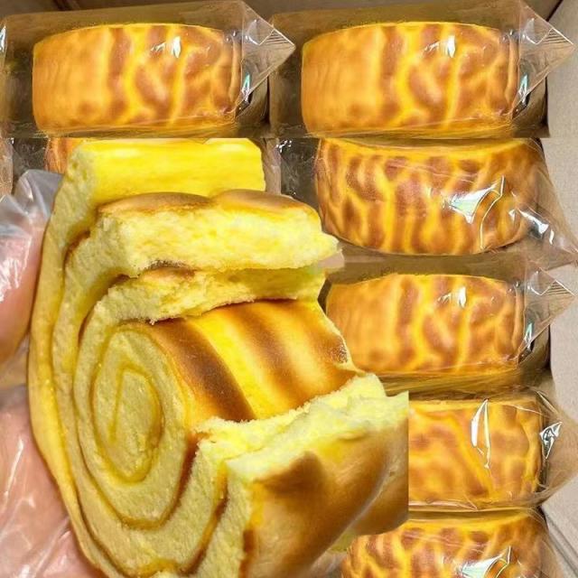 12739161.虎皮蛋糕卷瑞士卷面包学生早餐速食代餐糕点