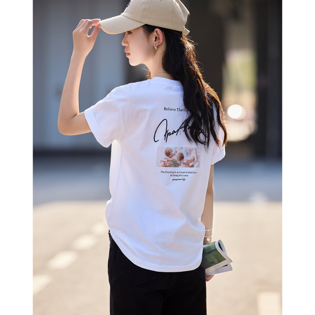 13597208.【后背印花T恤】夏款休闲风后背天使图案短袖T恤女