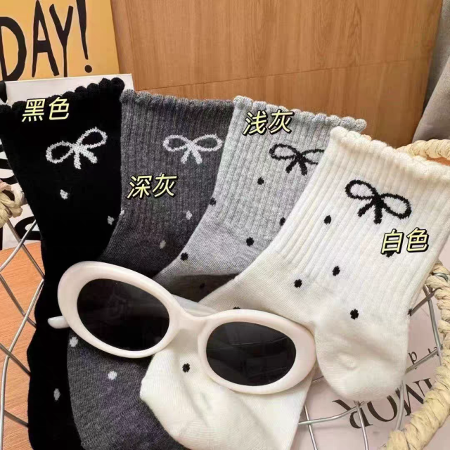12782966.波点蝴蝶结袜子女秋季新款堆堆袜ins潮长筒袜日系网红中筒袜花边