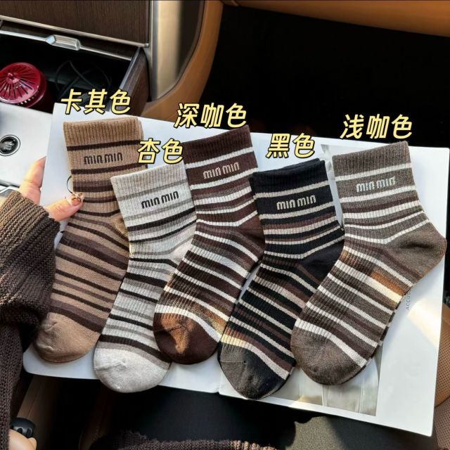 12826703.袜子女中筒条纹百搭袜子ins潮流韩版中筒袜网红爆款秋冬袜子