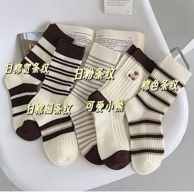 12827083.棕色袜子女秋冬中筒条纹小熊刺绣ins潮日系可爱百搭堆堆袜
