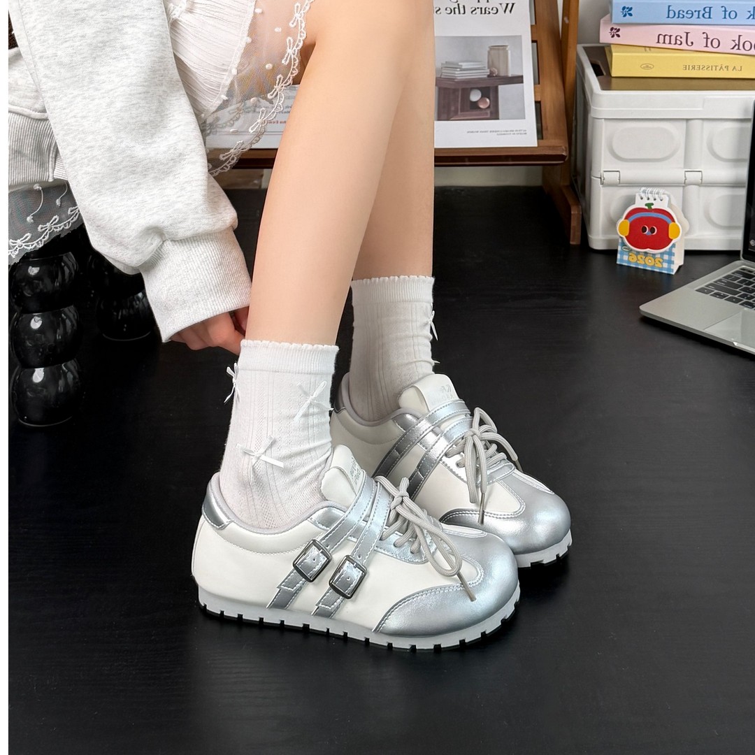 13220129.2026春季新款小众设计感芭蕾德训鞋女泡芙运动休闲板鞋