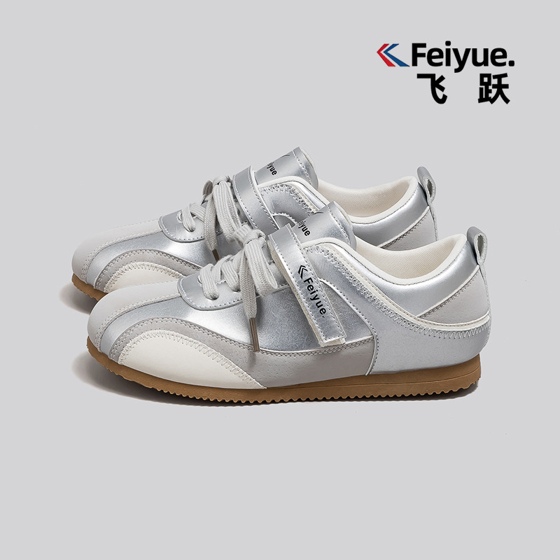 13222077.飞跃时尚德训鞋2026流行新款鞋子百搭平底休闲鞋子女款软底运动鞋