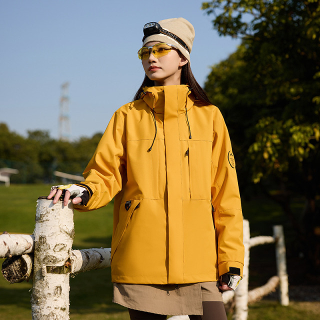 13843874.情侣款户外冲锋外套男女同款防风登山服