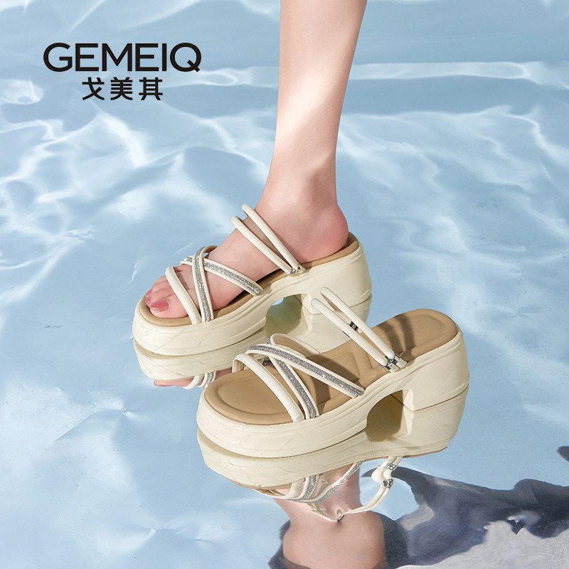 13335584.戈美其厚底凉鞋女2026新款夏季外穿水钻露趾仙女风配裙子沙滩凉鞋