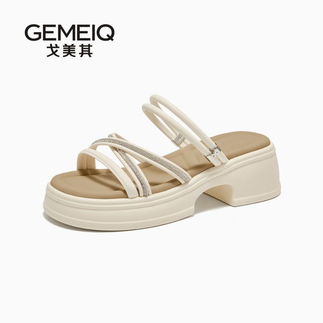 13335584.戈美其厚底凉鞋女2026新款夏季外穿水钻露趾仙女风配裙子沙滩凉鞋