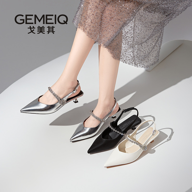 13335566.戈美其商场同款凉鞋女夏外穿2025新款尖头细跟水钻一字带后空单鞋