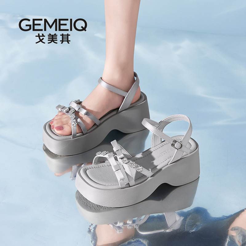 13335590.戈美其商场同款厚底沙滩凉鞋女款2026新款夏季外穿蝴蝶结休闲女鞋
