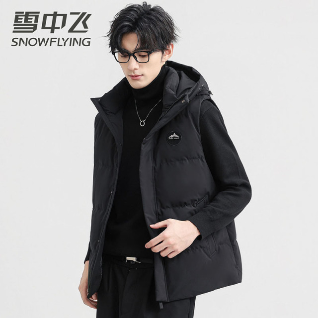 13138772.雪中飞羽绒马甲男冬季新款御寒保暖连帽潮流休闲羽绒马甲