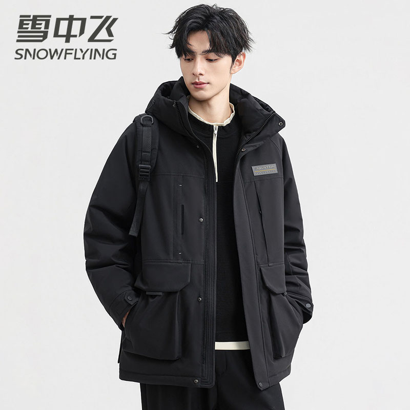 13138746.雪中飞工装羽绒服男冬新款连帽休闲百搭户外御寒保暖羽绒外套