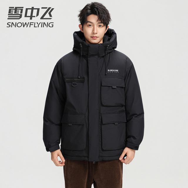 13139066.雪中飞工装风连帽羽绒服男冬季中长款加厚保暖鸭绒多口袋外套
