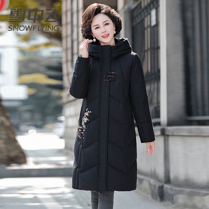 13139065.雪中飞冬季新款羽绒服洋气妈妈长款中老年大码保暖气质外套女