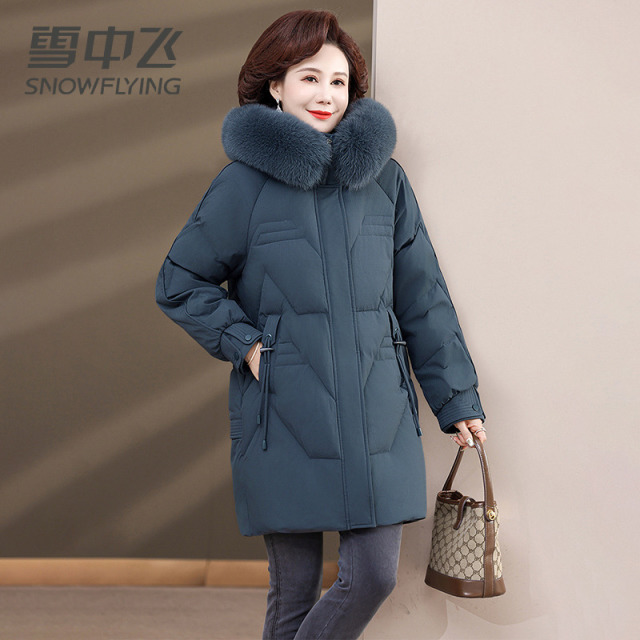 13139095.雪中飞妈妈羽绒服冬装新款毛领中老年中长款冬季保暖外套