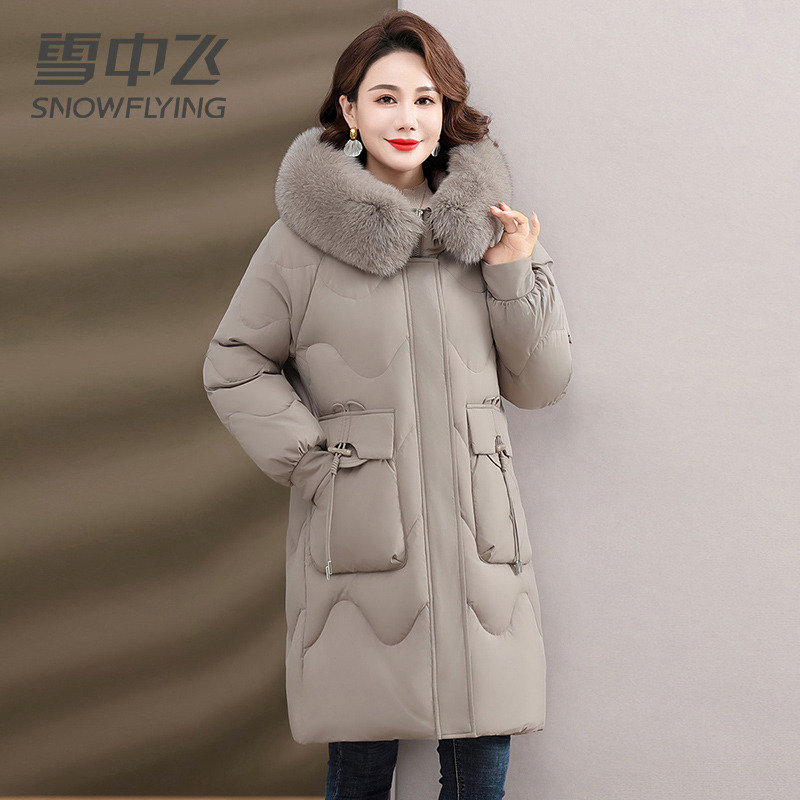 13139076.雪中飞上新女士轻奢大毛领羽绒服中长款妈妈装时尚洋气保暖外套