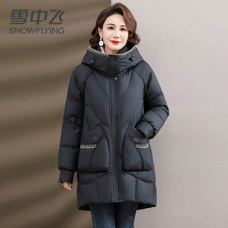 13139052.雪中飞羽绒服冬装新款冬季中长款新款保暖中老年洋气妈妈外套
