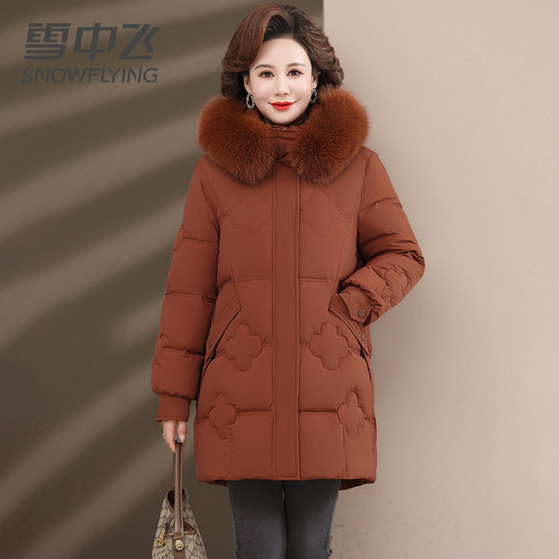 13139059.雪中飞冬装新款毛领妈妈羽绒服冬季中长款外套中老年保暖洋气