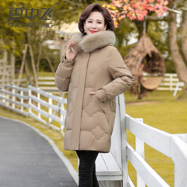 13139094.雪中飞中老年妈妈羽绒服冬装冬季中长款新款毛领气质保暖外套