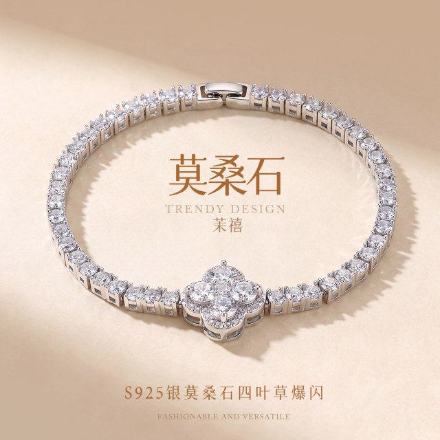 13799081.茉禧 S925银莫桑石四叶草爆闪高级感轻奢精致百搭手链手饰