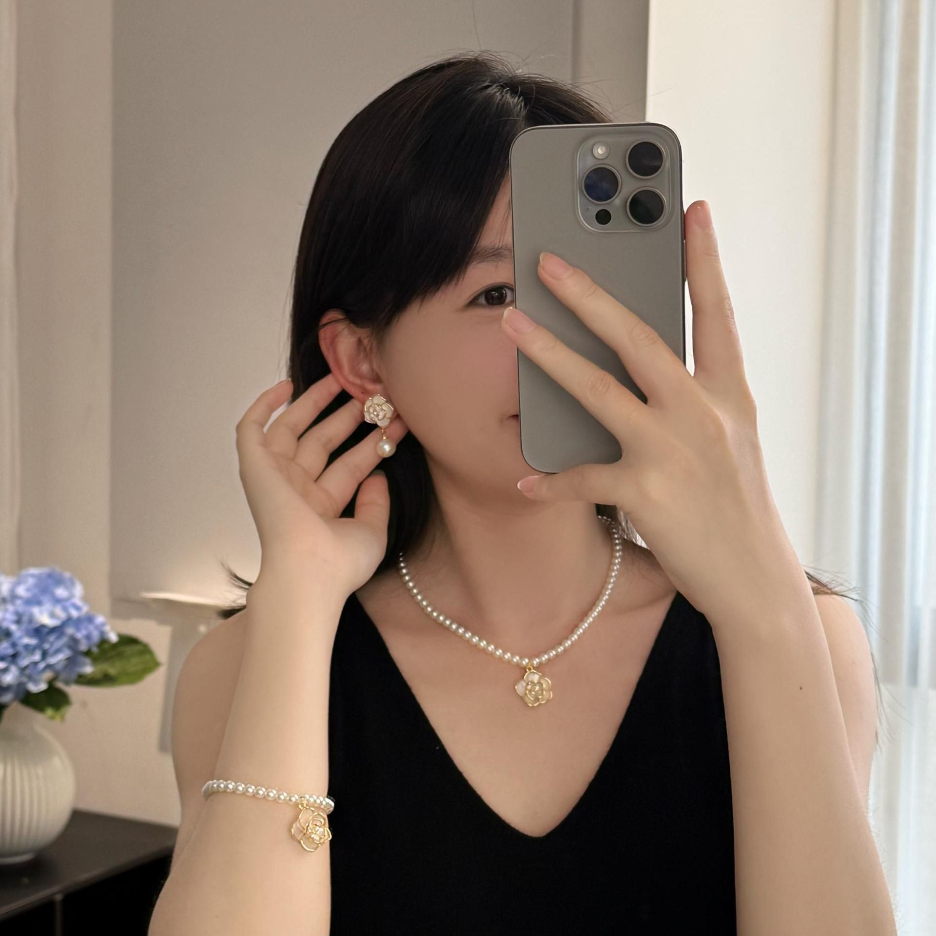 13087203.IDO 山茶花款套组项链 （一对耳钉+山茶花白色项链耳钉）