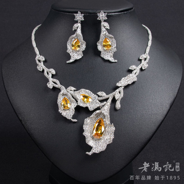 13633468.(高端二件套)花卉奢华新娘项链耳环镶嵌满钻
