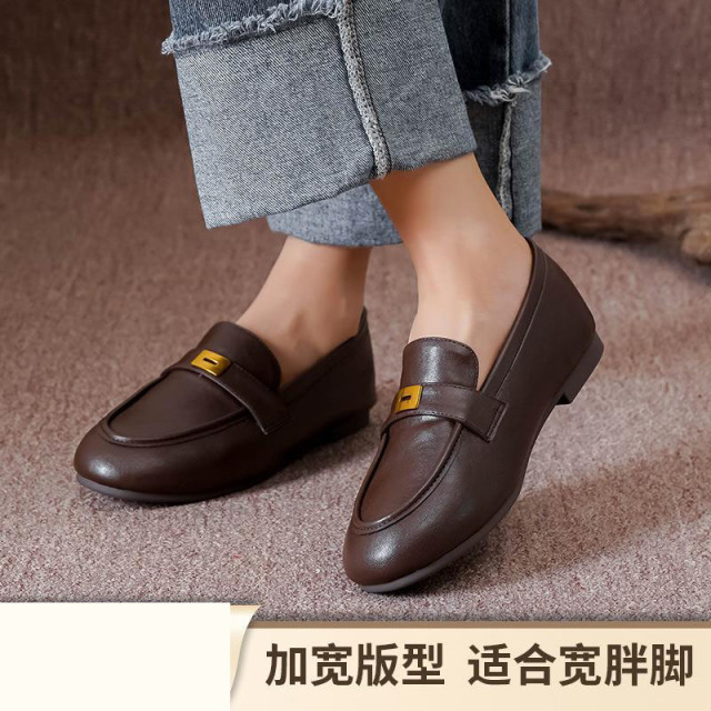12954596.大码宽胖脚商务鞋复古英伦风女金属扣平底通勤百搭商务鞋
