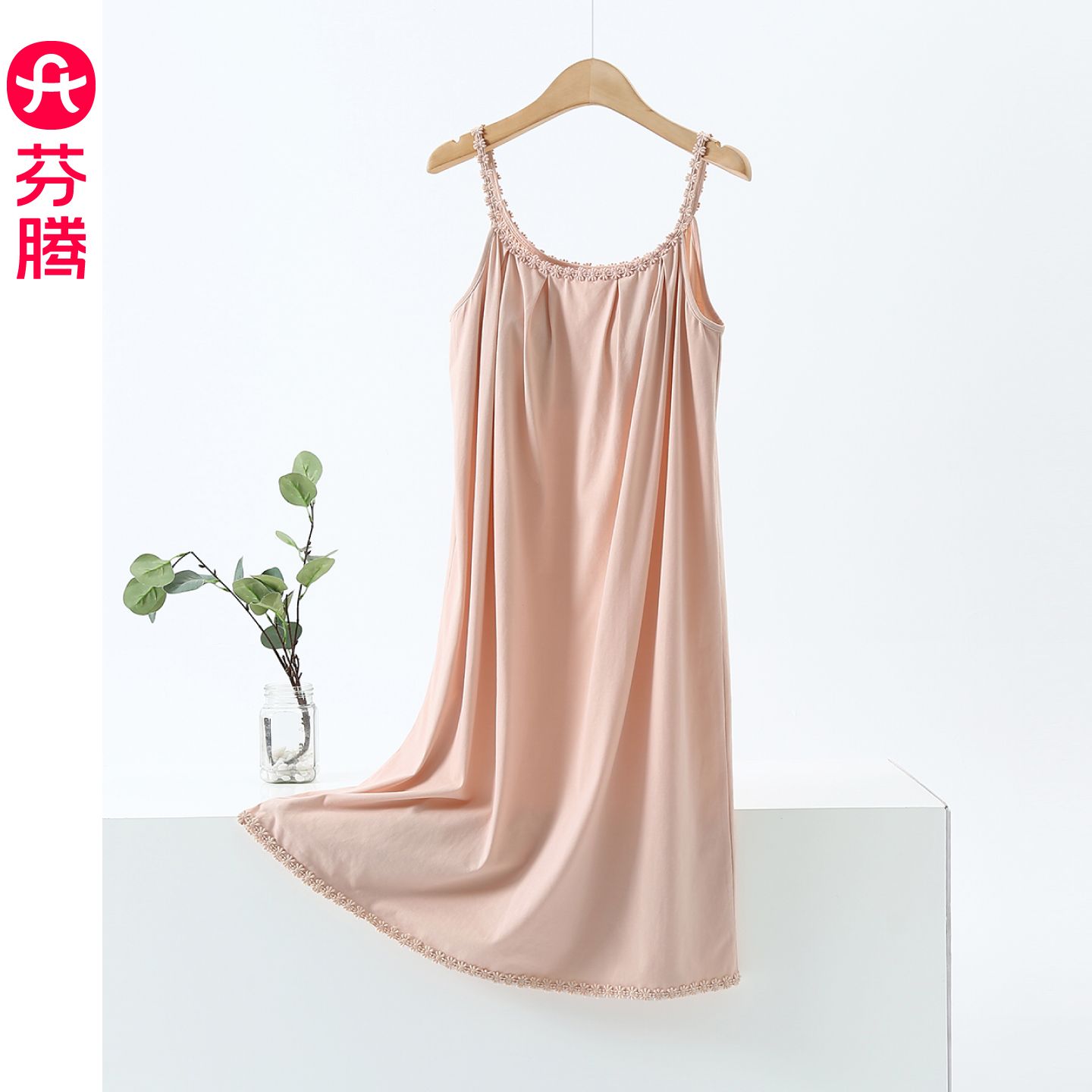 13473548.芬腾【优雅蕾丝 精致显瘦】2026 夏季纯棉带胸垫吊带睡裙女