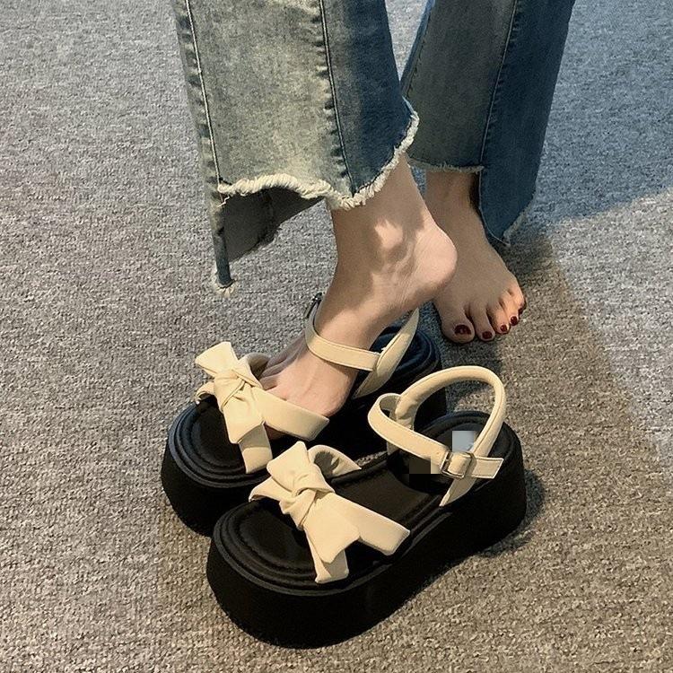 13663397.蝴蝶结凉鞋女一字带厚底小个子夏季百搭松糕罗马女
