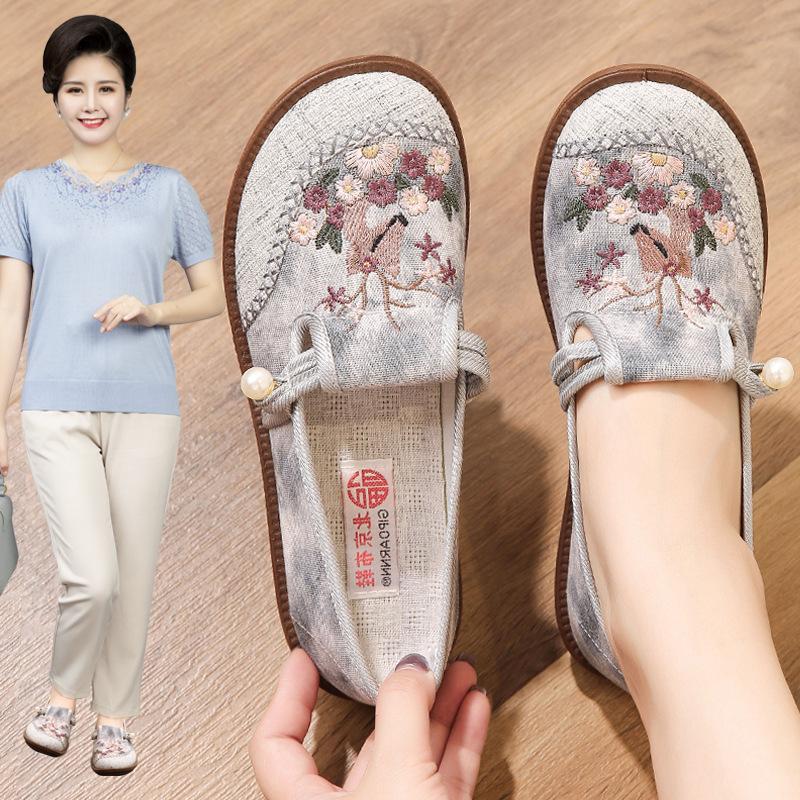 13663802.老北京布鞋老人女防滑软底中老年平底中年单鞋夏季妈妈鞋