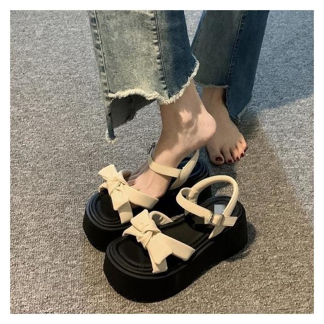 13663397.蝴蝶结凉鞋女一字带厚底小个子夏季百搭松糕罗马女