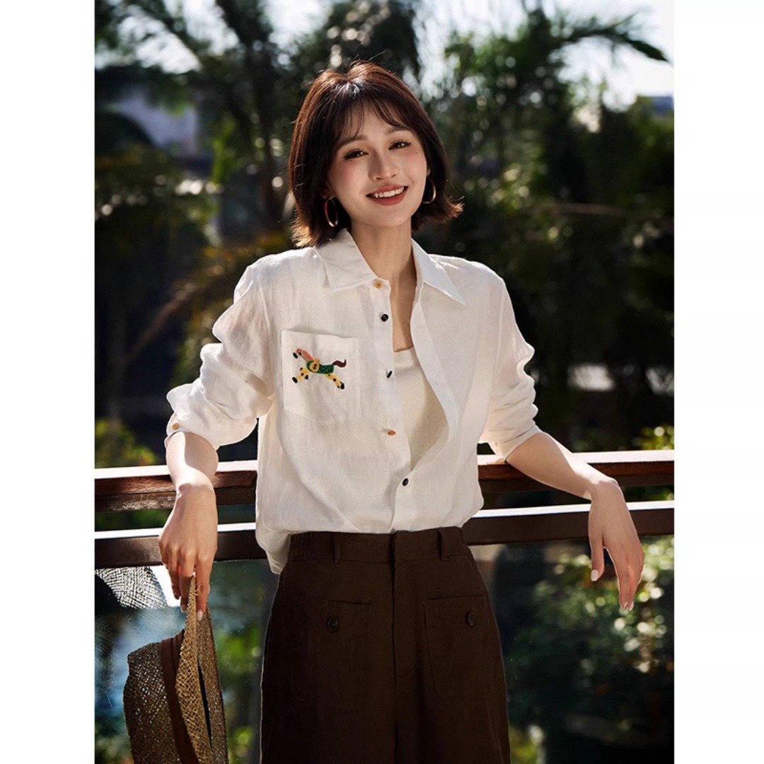13849658.诗茉琳美妙的事老钱风衬衫_彩虹单排扣小马口袋刺绣衬衣女26新款