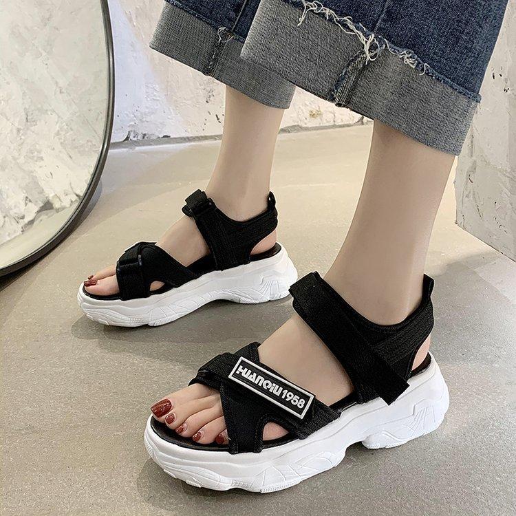 13478818.运动凉鞋女夏季平底韩版百搭厚底松糕休闲沙滩鞋
