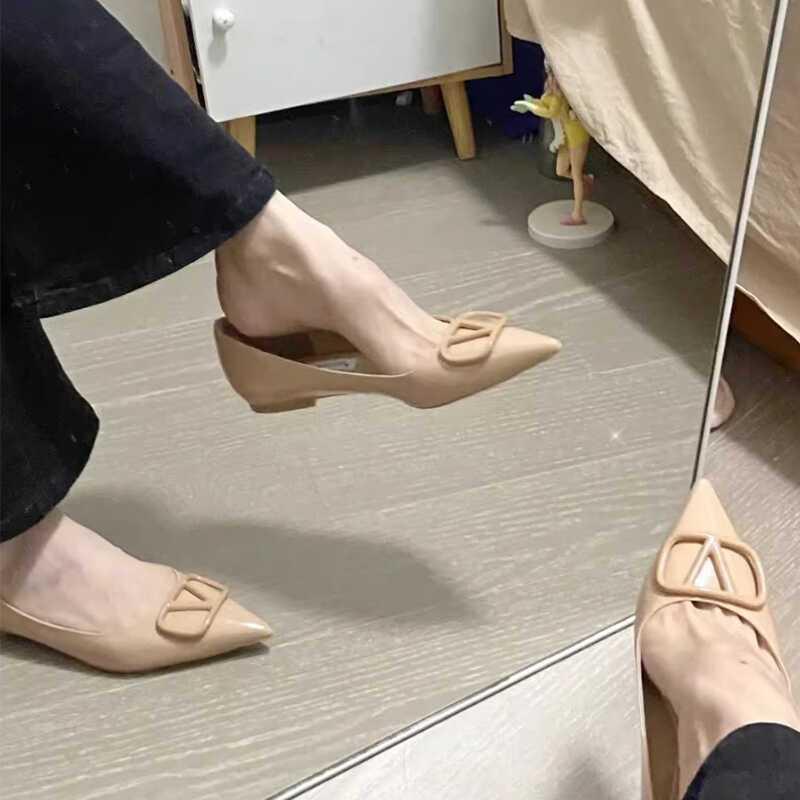 13478105.平底单鞋设计尖头软底单鞋浅口色漆皮气质扣感小众单鞋