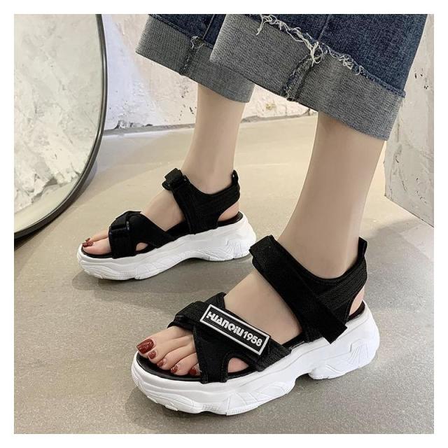 13478818.运动凉鞋女夏季平底韩版百搭厚底松糕休闲沙滩鞋