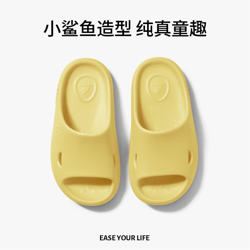 13455844.小鲨鱼软底儿童凉拖鞋男童夏季宝宝洗澡防滑家居室内儿童拖鞋