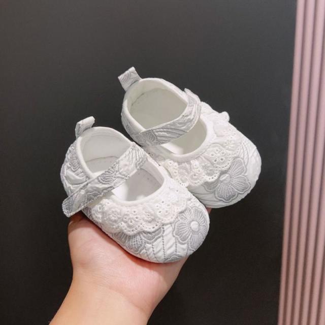 13454272.新生婴儿公主鞋软底蕾丝花边女宝宝学步春0-1岁防滑不掉布鞋