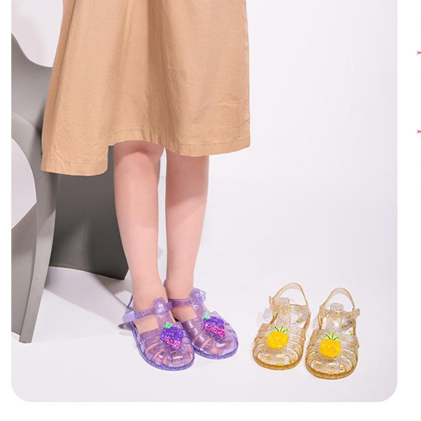 13454929.儿童果冻鞋夏季女童公主水晶凉鞋防滑软底包头宝宝镂空沙滩洞洞鞋